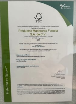 FSC certification document with green border showing forest management certification for Productos Madereros Foresta S.A. de C.V.